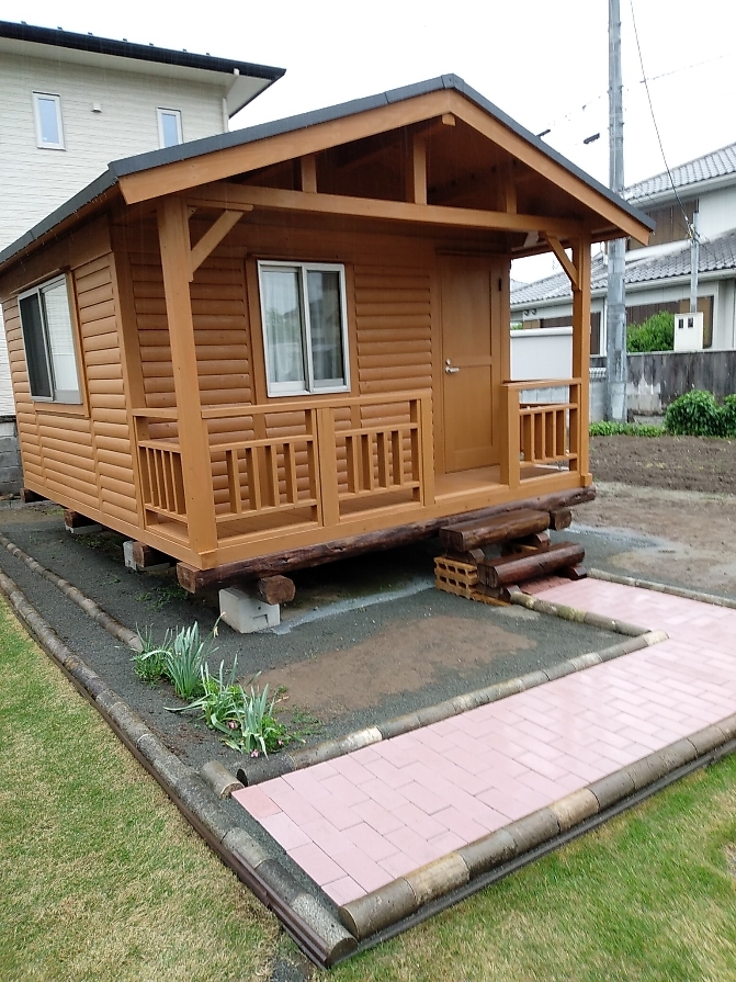 4坪以上＋ウッドデッキ付きログハウス 1972 | 壁厚100mmの国産材ログ  