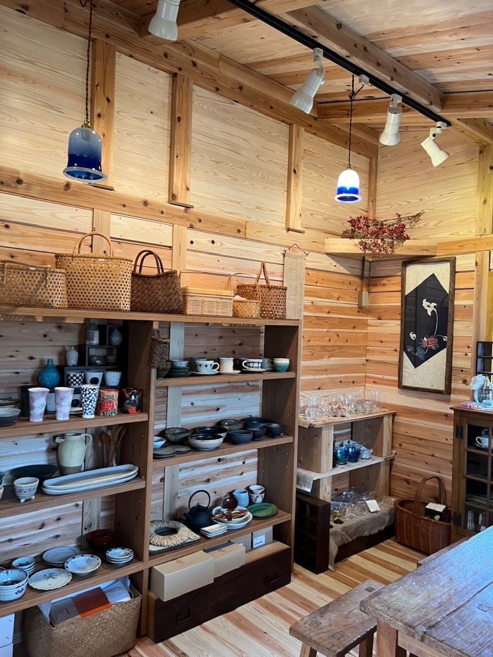 施主様の趣味とこだわり満載のかわいいお店 壁厚100mmの国産材ログハウスを自社製造 販売 Hpで組立解説dvd贈呈 親和木材